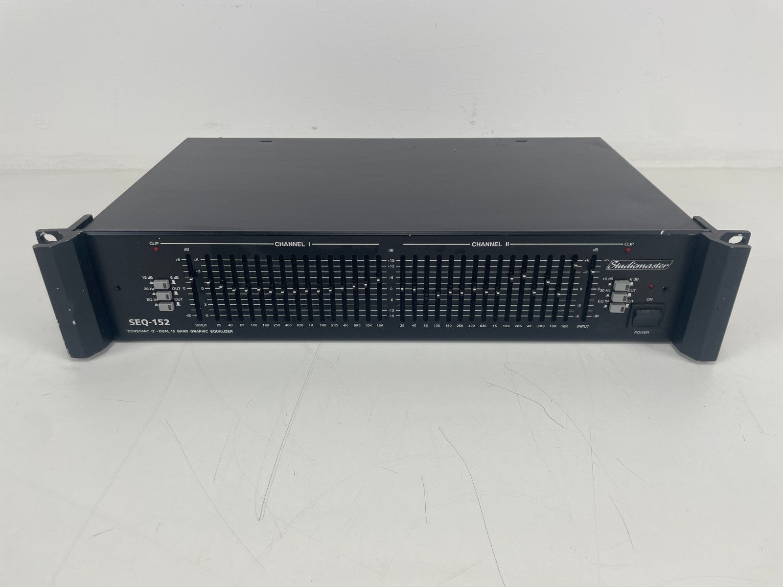 Studiomaster SEQ-152 Pro grafische equalizer