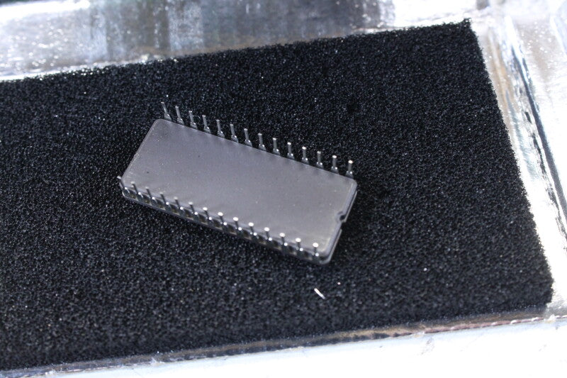Fujitsu MBM27C256-20 32Kx8-Bit 256K 200ns uv-Eprom Geheugen