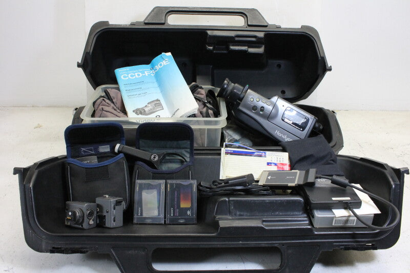 Sony handycam ccd-F330-E - In big camera case - And loads of other accessoires