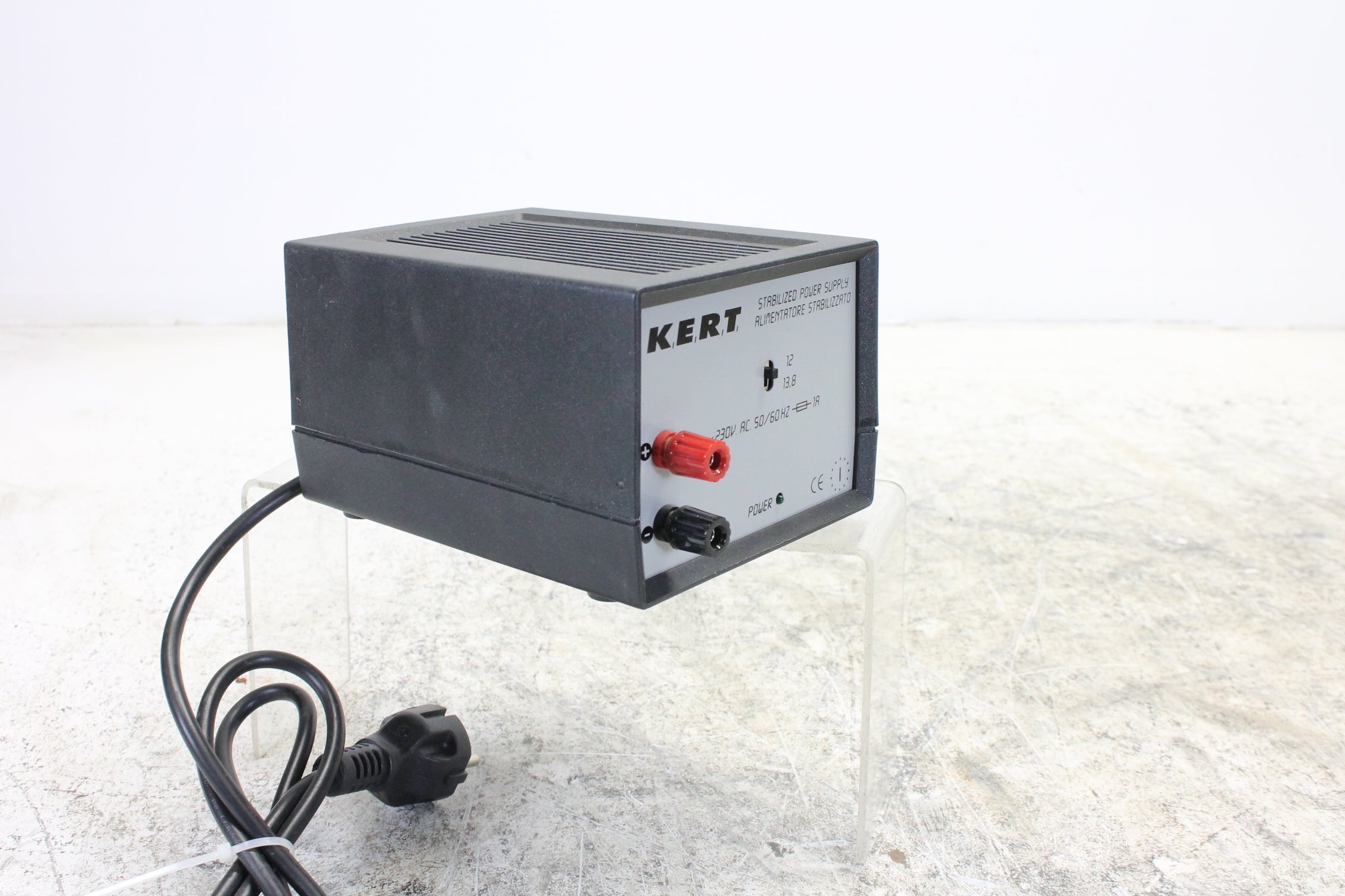 Kert KAT5 voeding 230 VAC naar 12V/13,8V