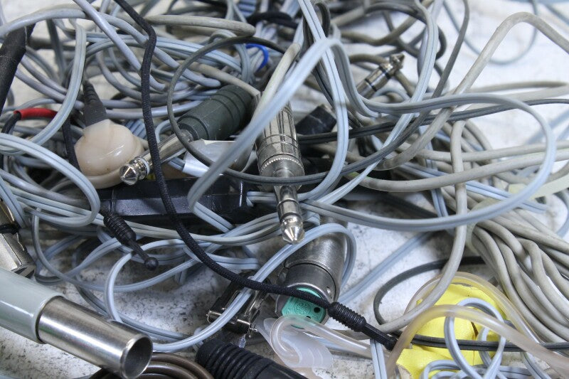 Onbekende partij met kabels met verschillende connectoren en stekkers (nr. 2)