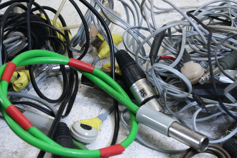 Onbekende partij met kabels met verschillende connectoren en stekkers (nr. 2)