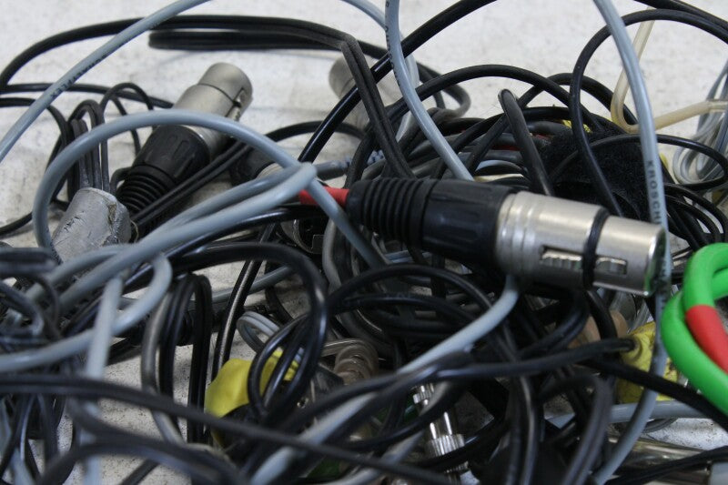 Onbekende partij met kabels met verschillende connectoren en stekkers (nr. 2)