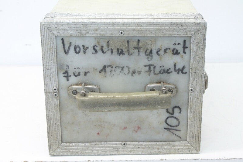 Onbekende voeding in behuizing