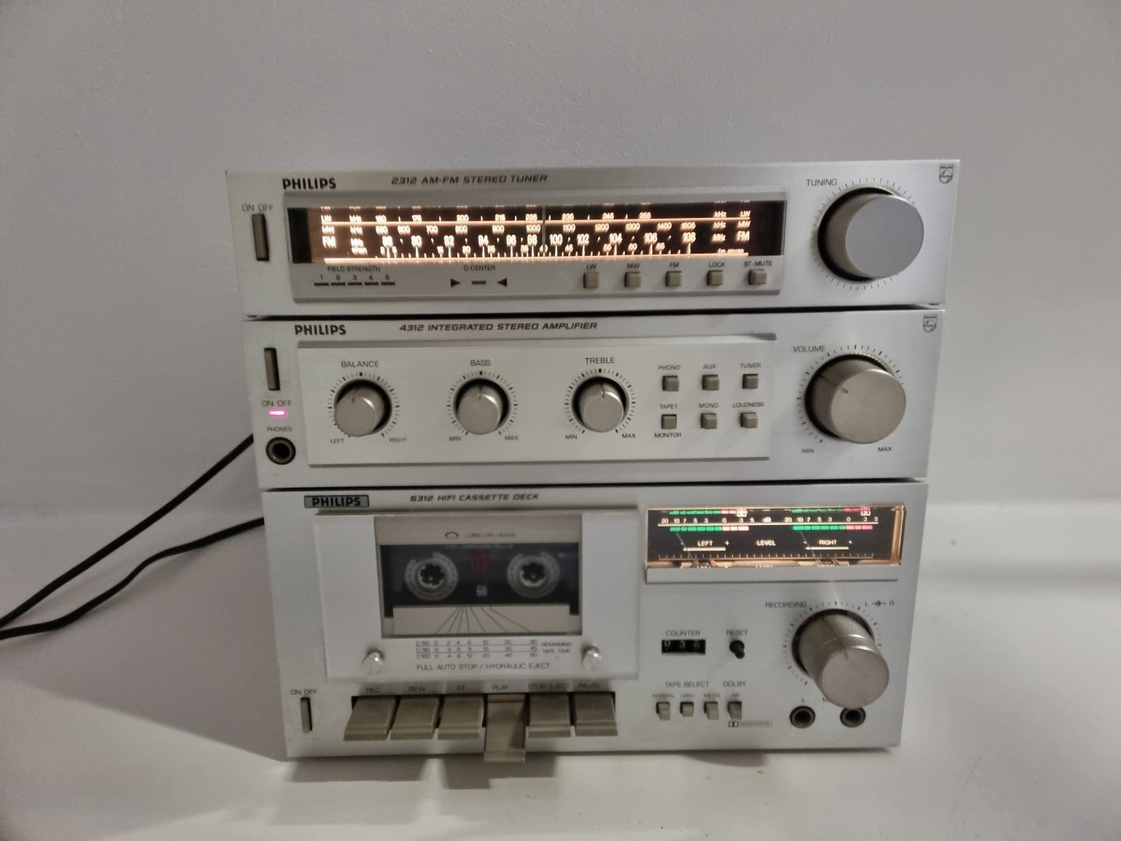 Philips 2312 AM/FM Tuner - 4312 Geïntegreerde Stereo Versterker - 6312 HIFI Cassette