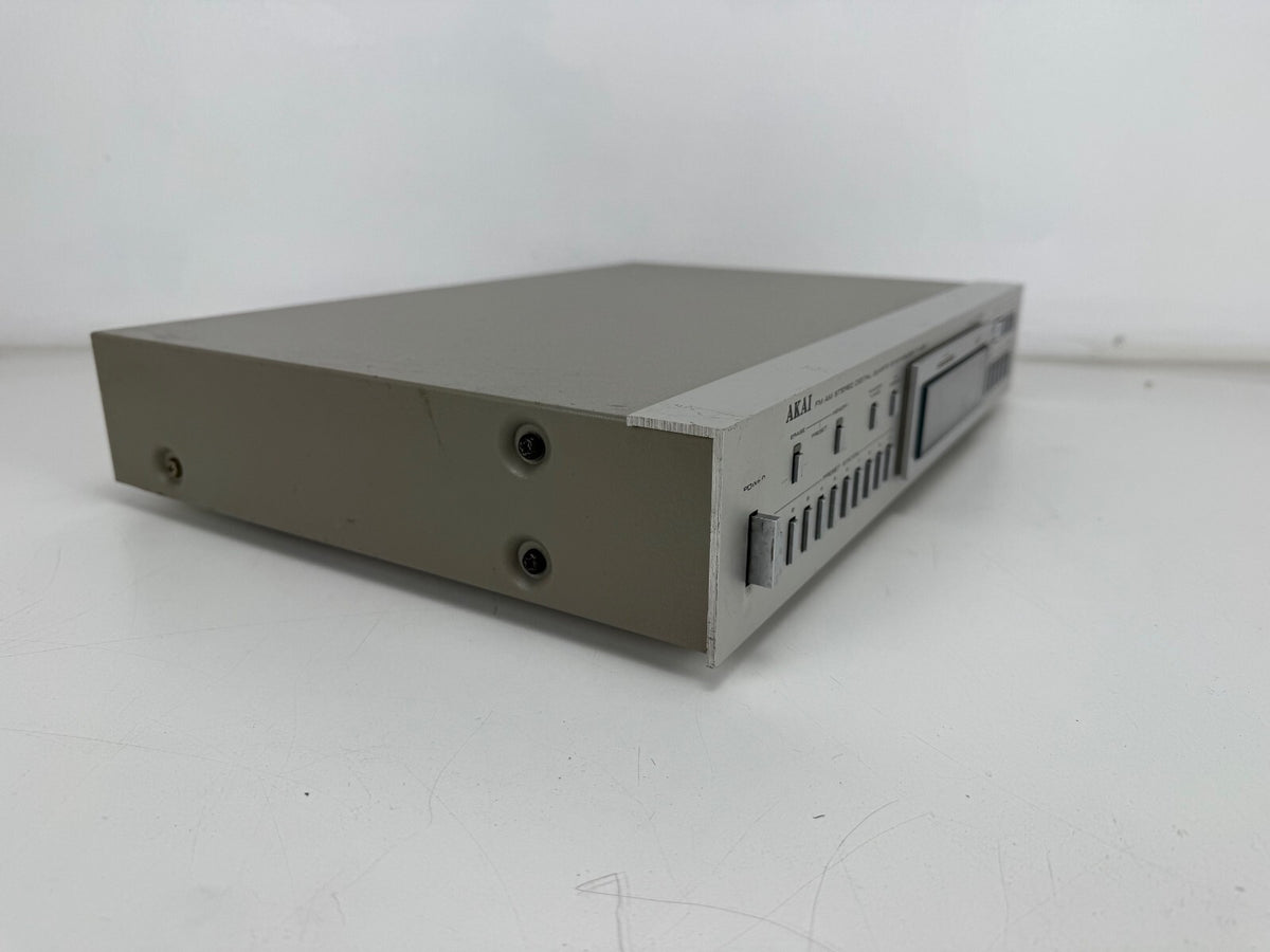 Akai AT - 506 FM AM Stereo Digital Quartz Synthesizer Tuner