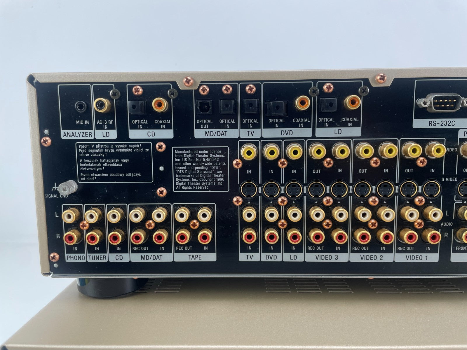 Sony N9000ES Power Amp + E9000ES ES Processor – Champagne + Afstandsbediening