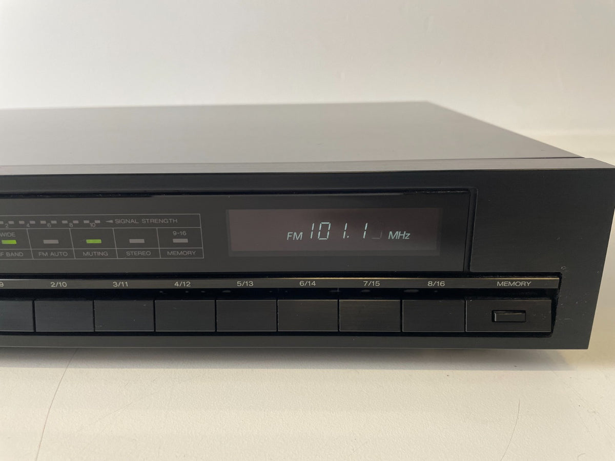 Akai AT-52L Stereo AM/FM Tuner – Mint Condition