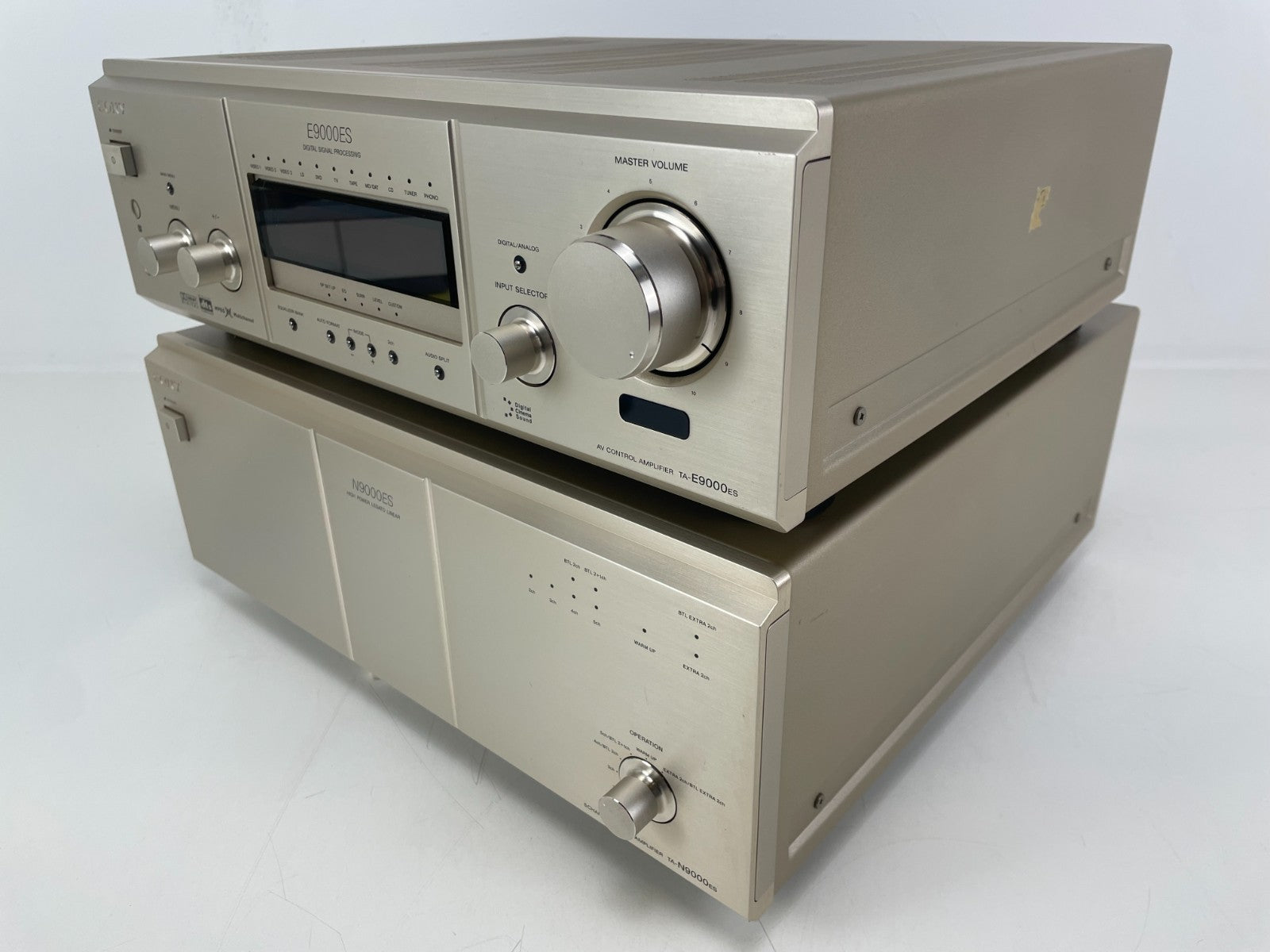 Sony N9000ES Power Amp + E9000ES ES Processor – Champagne + Afstandsbediening