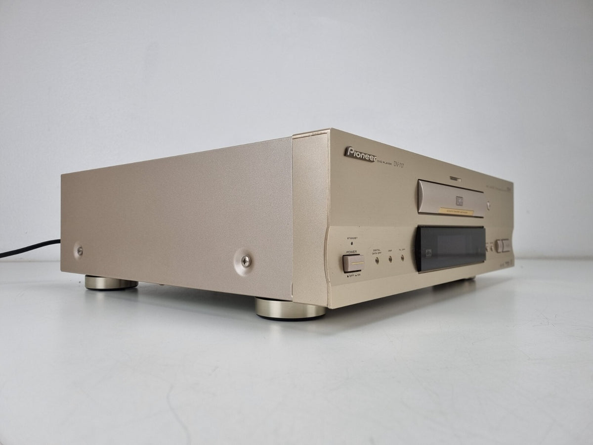 Pioneer DV-717 DVD Player96KHz 24 bit DAC/Hi-Bit - CD player with remote