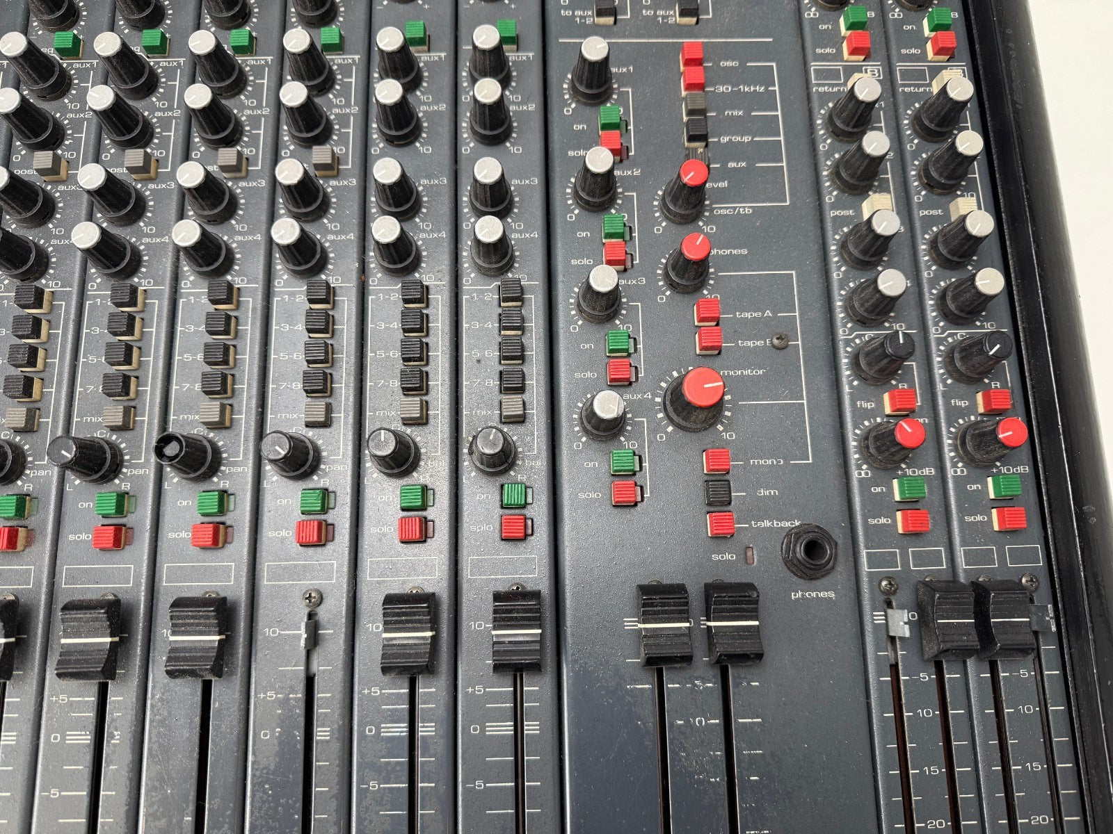 D&R Stylyx Modulaire Analoge Mixer 16-4-2 - Incl. Voeding