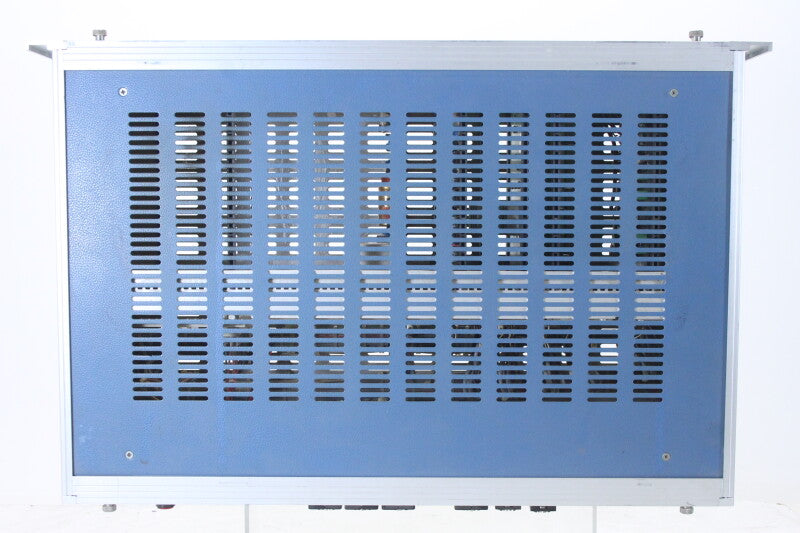 C. Hensmann 19 inch rack met Euro-formaat slots van 10 centimeter