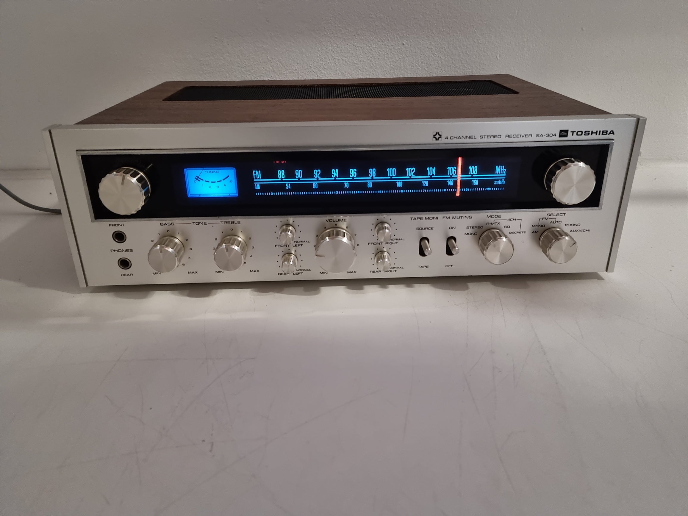 Toshiba SA-304 - Vierkanaals AM/FM-ontvanger - Gereinigd en gesmeerd