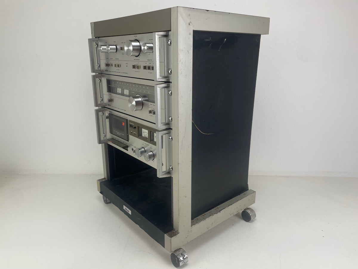 AKAI - AM-2250 / AT-2250 / CS-703D in Original AKAI Rack