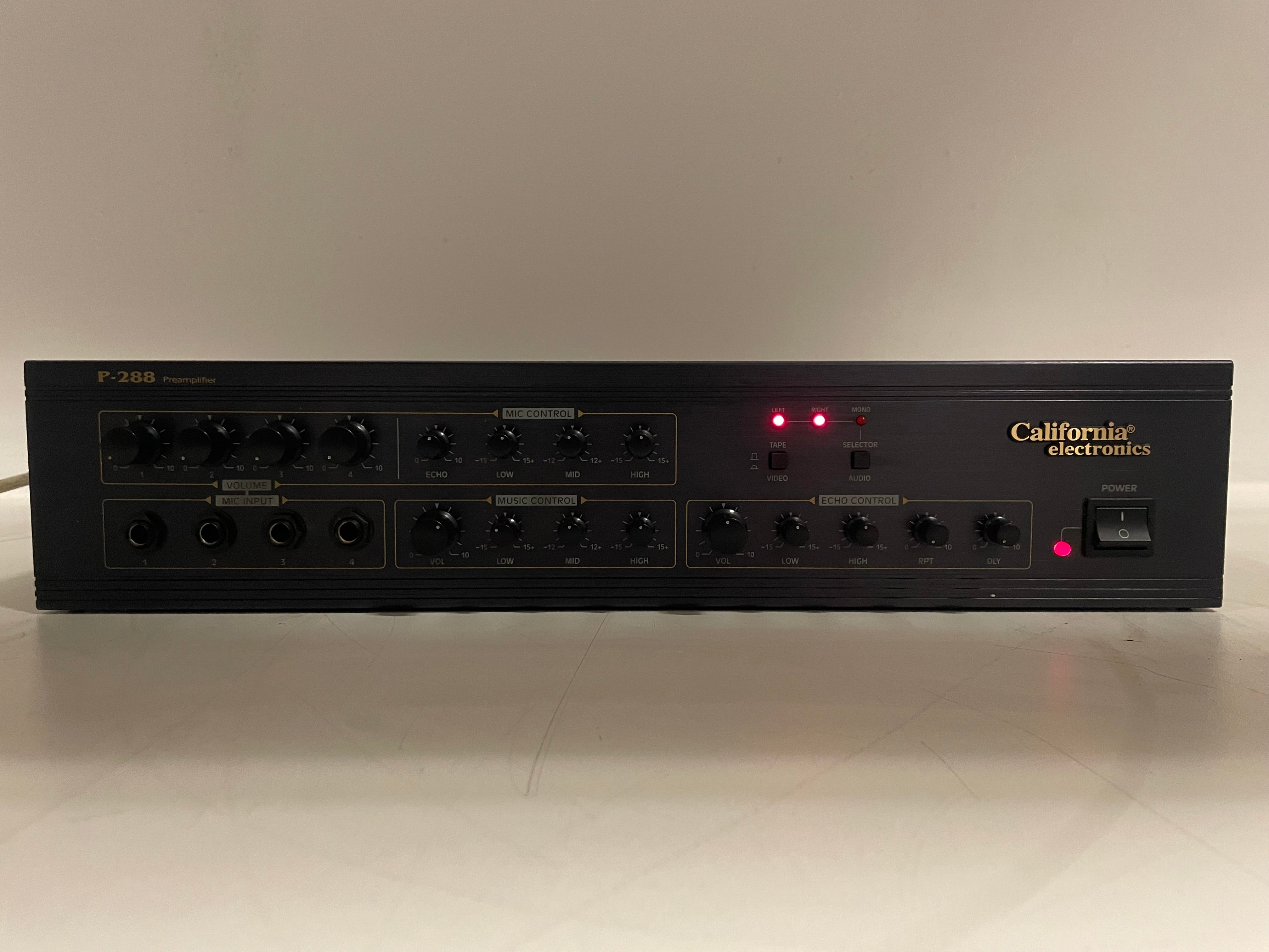 California Electronics - P-288 - Microfoonvoorversterker