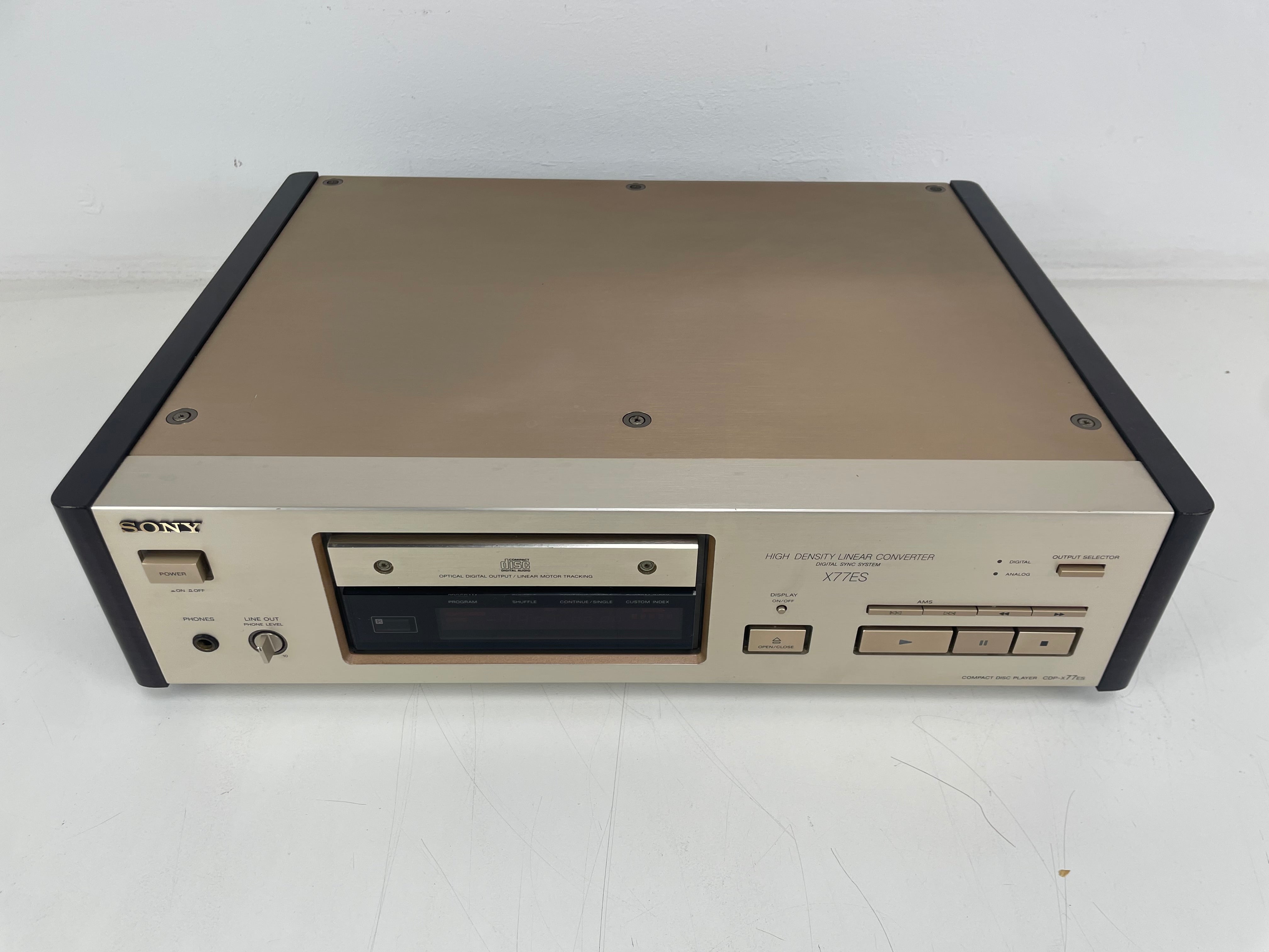 Sony - CDP-X77ES - Semi-professionele CD-speler - Incl. originele afstandsbediening - Champagne