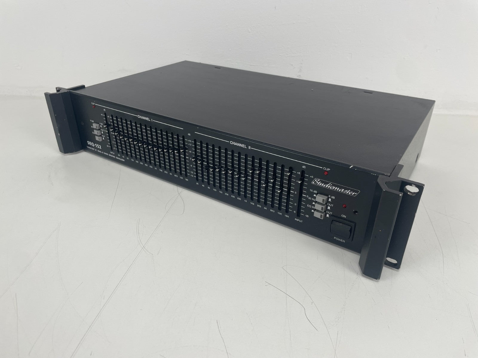 Studiomaster SEQ-152 Pro grafische equalizer