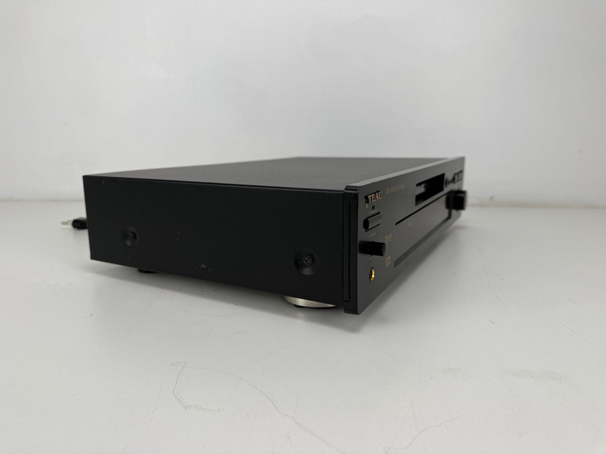 TEAC DV - 3000 DVD Player