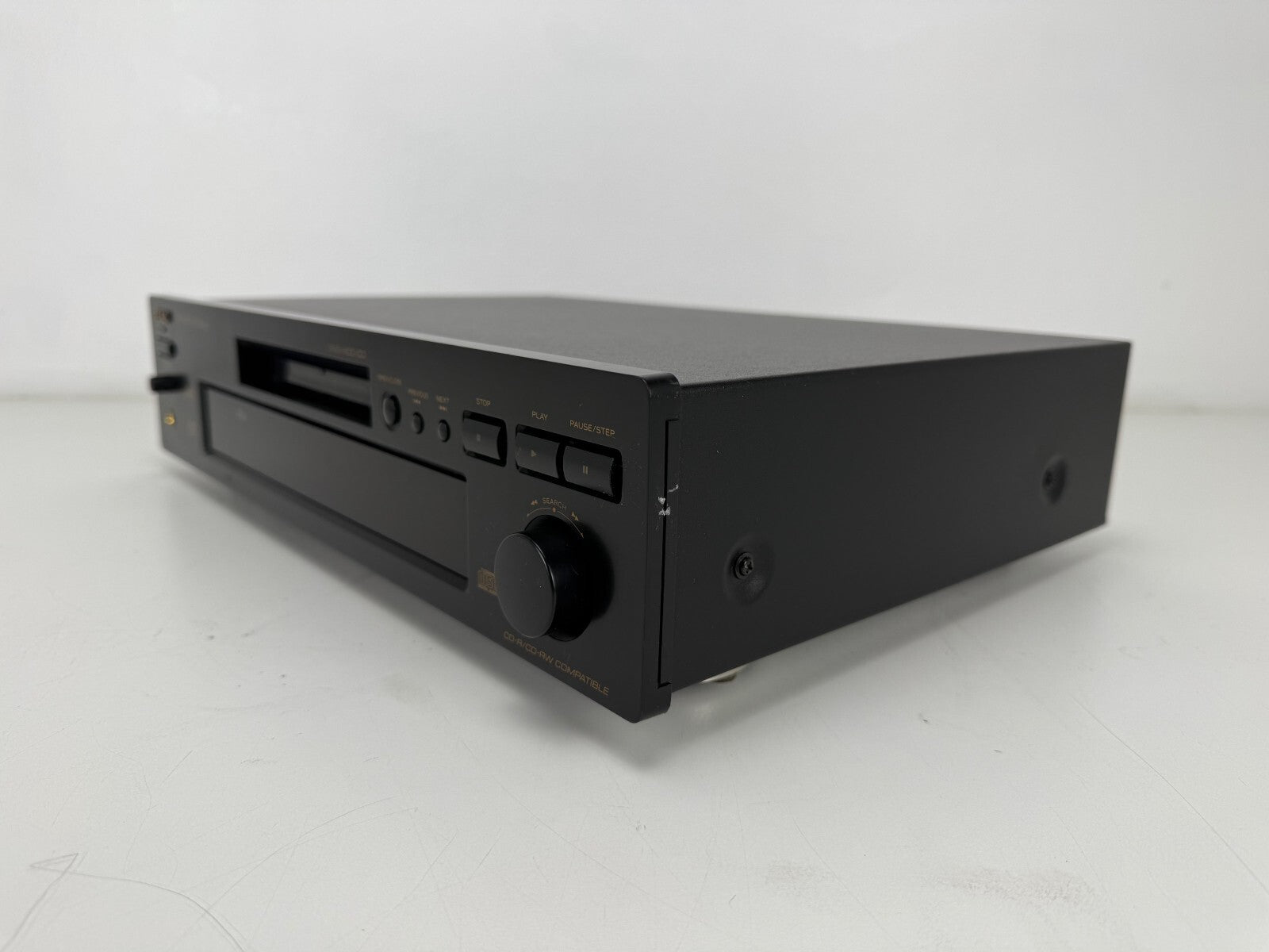 TEAC DV - 3000 DVD Player