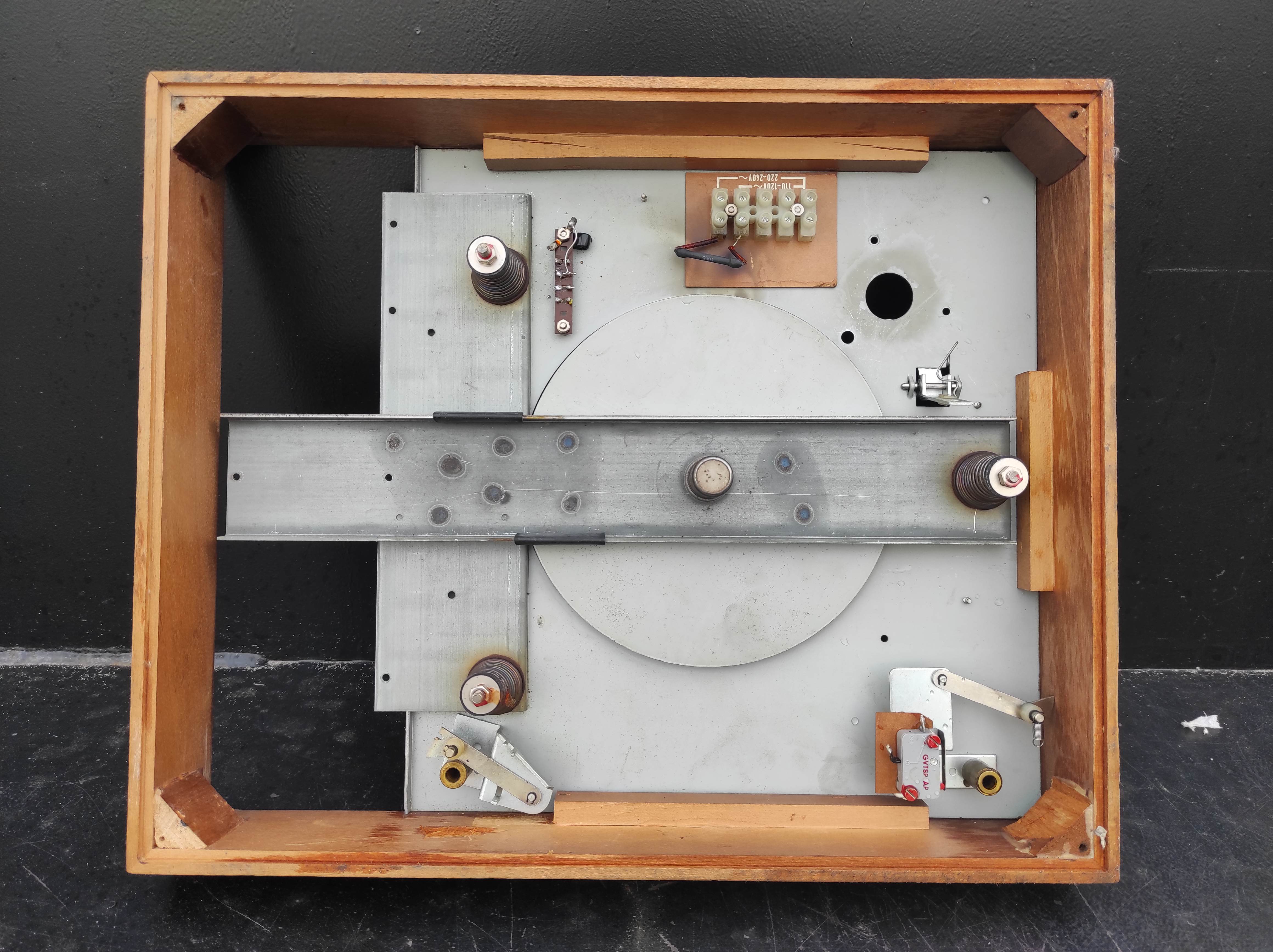 THORENS TD-150 MKII houten behuizing met frontplaat gebruikt