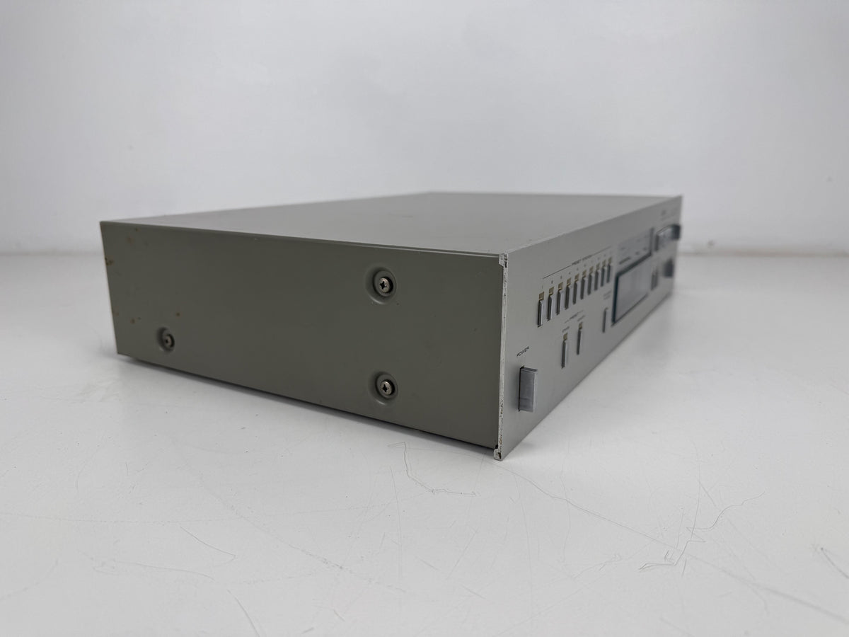 Akai Model AT - S55 FM / AM Quartz Synthesizer Tuner