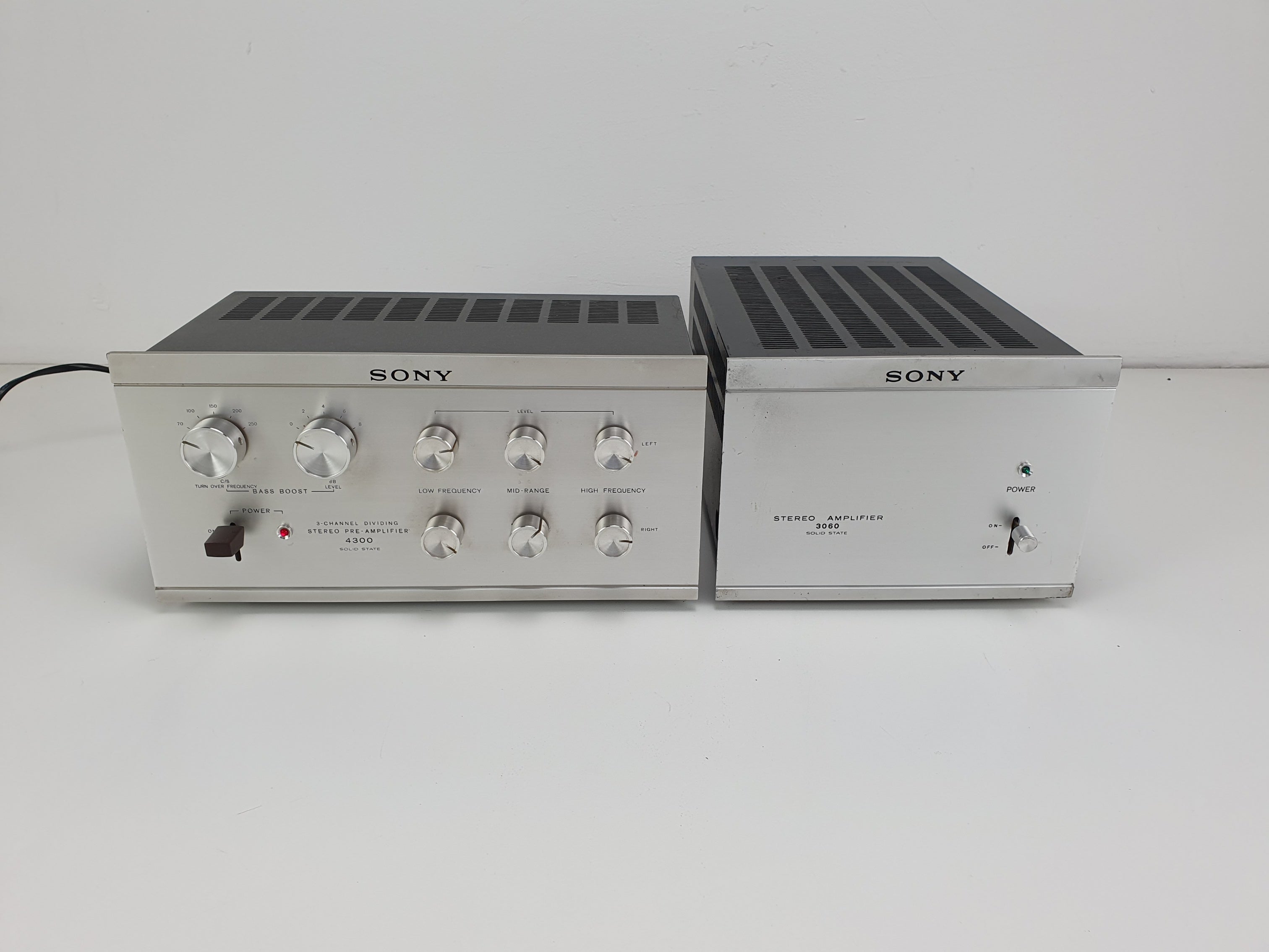 Sony 3060  Amplifier (fully serviced) - 4300  Pre-amplifier - Nice set
