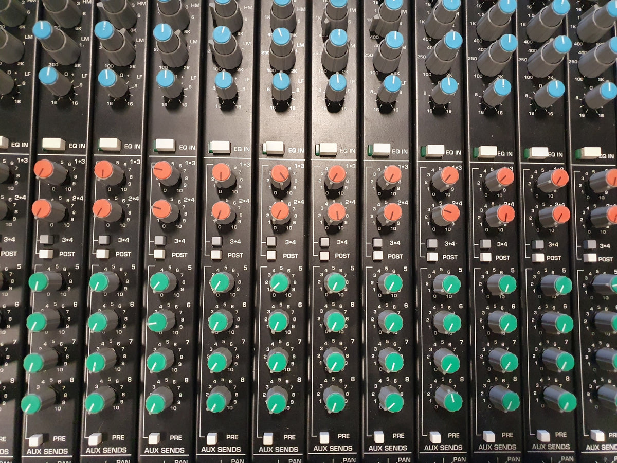 Crest Audio live/studio mengpaneel - 32-8-2 - Inclusief voeding en flightcase - Wordt verkocht zoals het is
