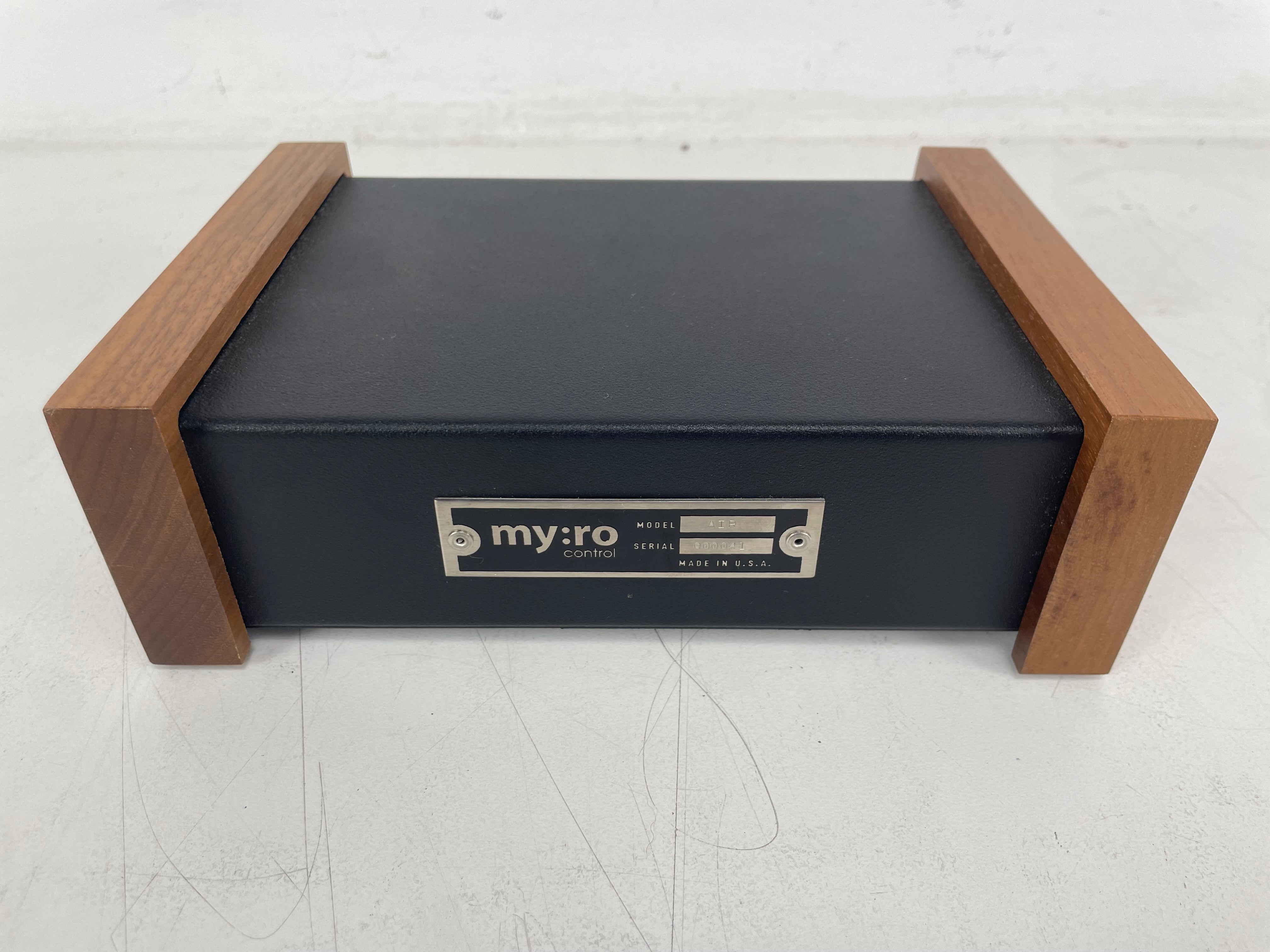 My:ro Control - Lucht - Airplay audiostreamer - Incl. Originele Doos/Adapter/Handleiding/Accessoires