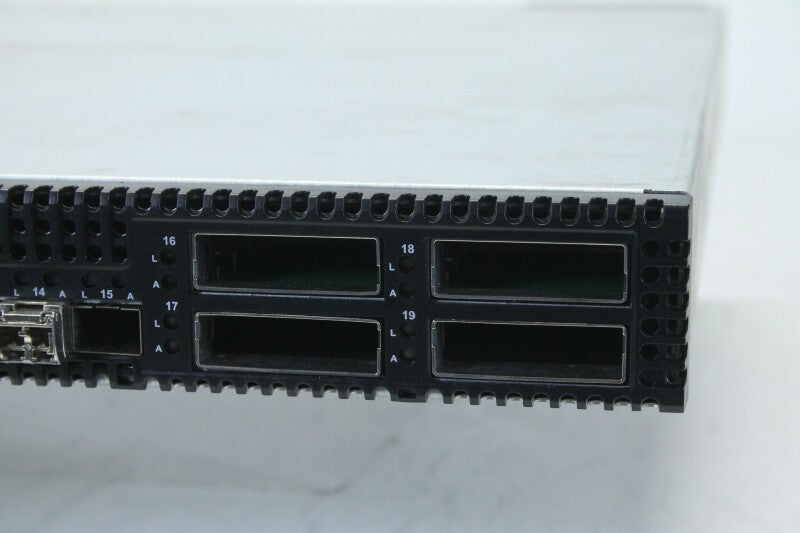 DVS GmbH SANbox 5600 - 16-poorts, 4Gb Fiber Switch (No.1)