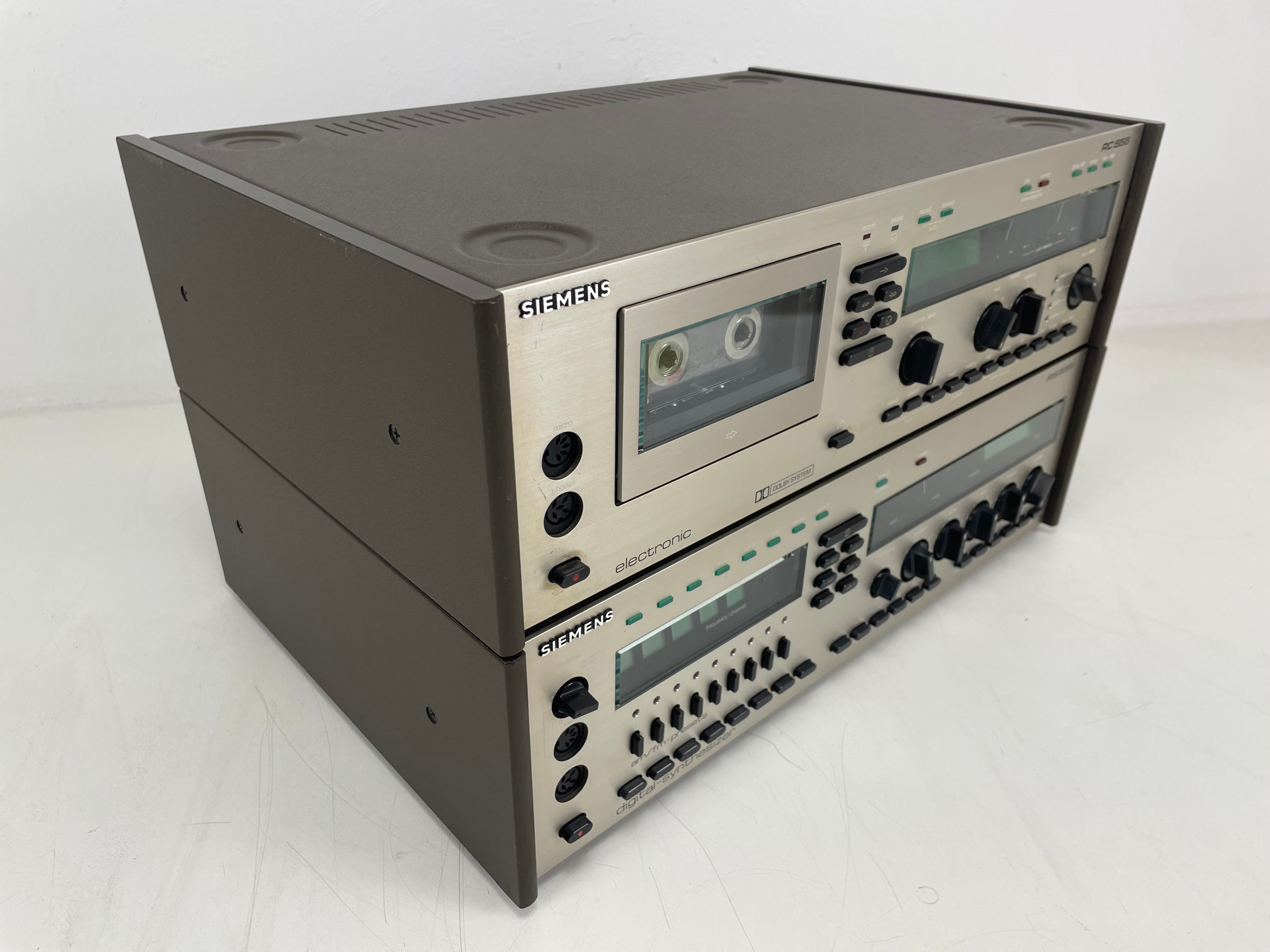 Siemens - RS555/RC555 - Digitale synthesizer (FM/AM-ontvanger) / Elektronisch (cassettedeck)