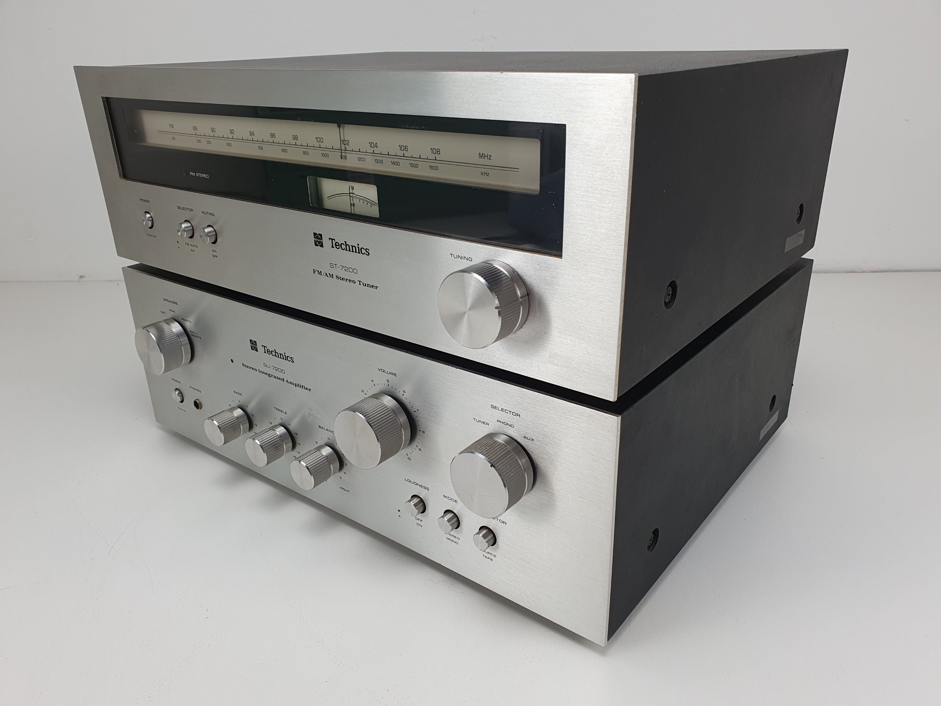 Technics ST-7200 Tuner - SU-7200 Geïntegreerde versterker - Mooie set - Nieuwe lampjes