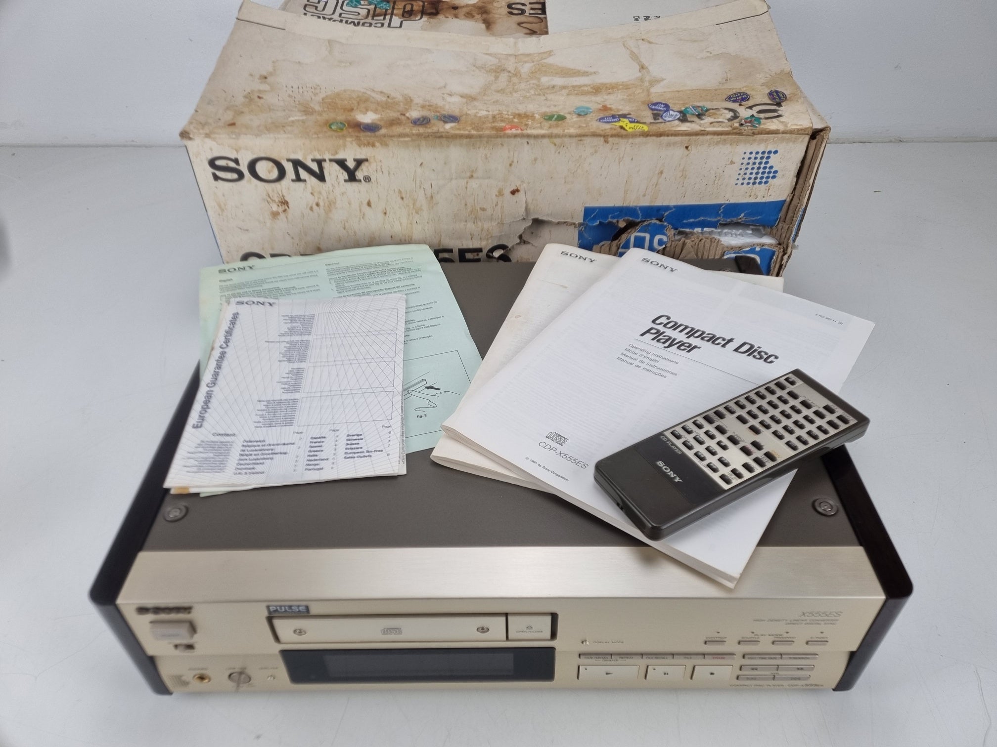 Sony CDP-X555ES CD player - Remote- Original box - Instruction manual -  Champagne
