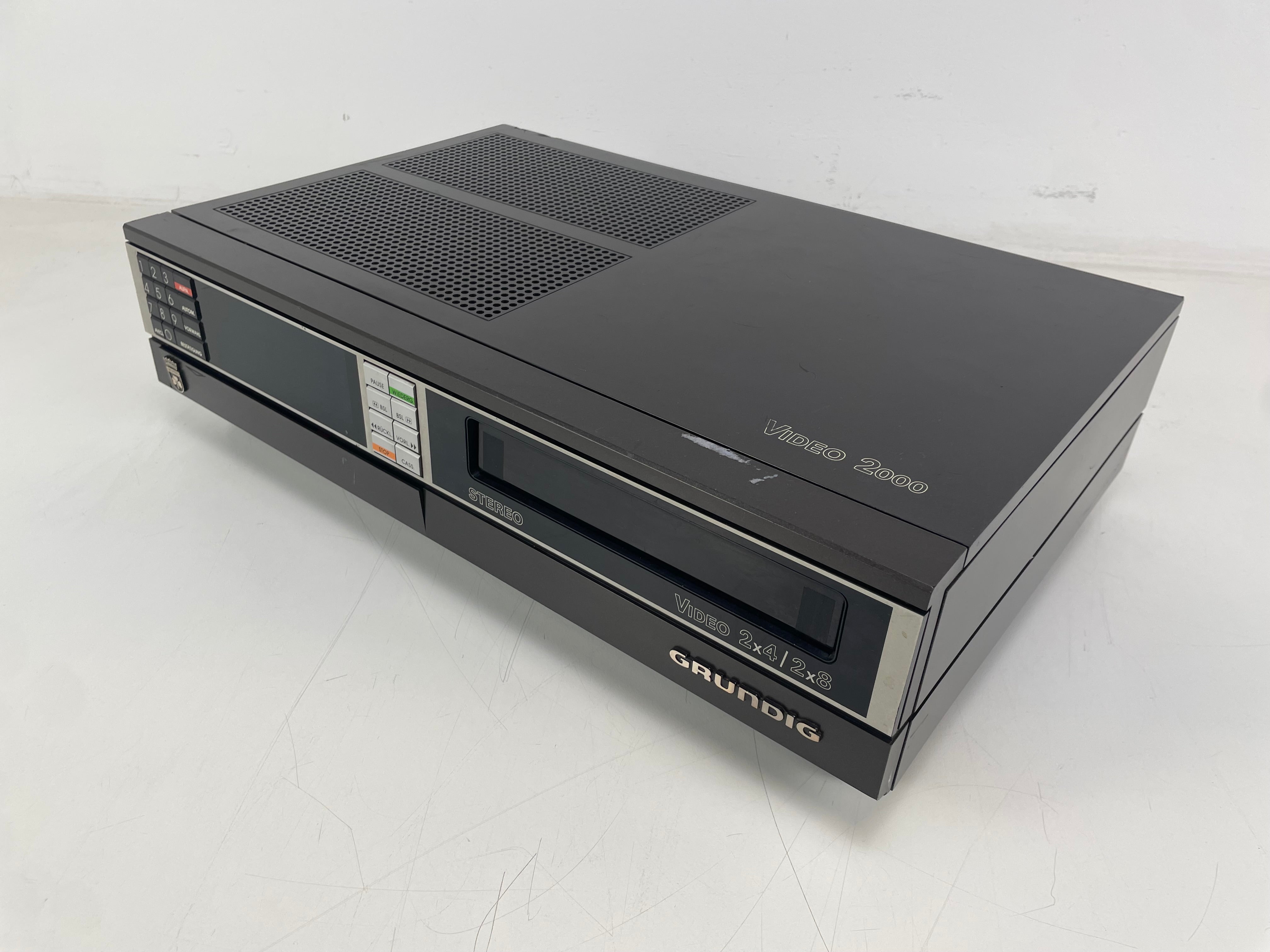 Grundig - Video 2x4/2x8 - 2280a - Video2000 - Video Cassette Recorder - Serviced (Recapped/Repaired)