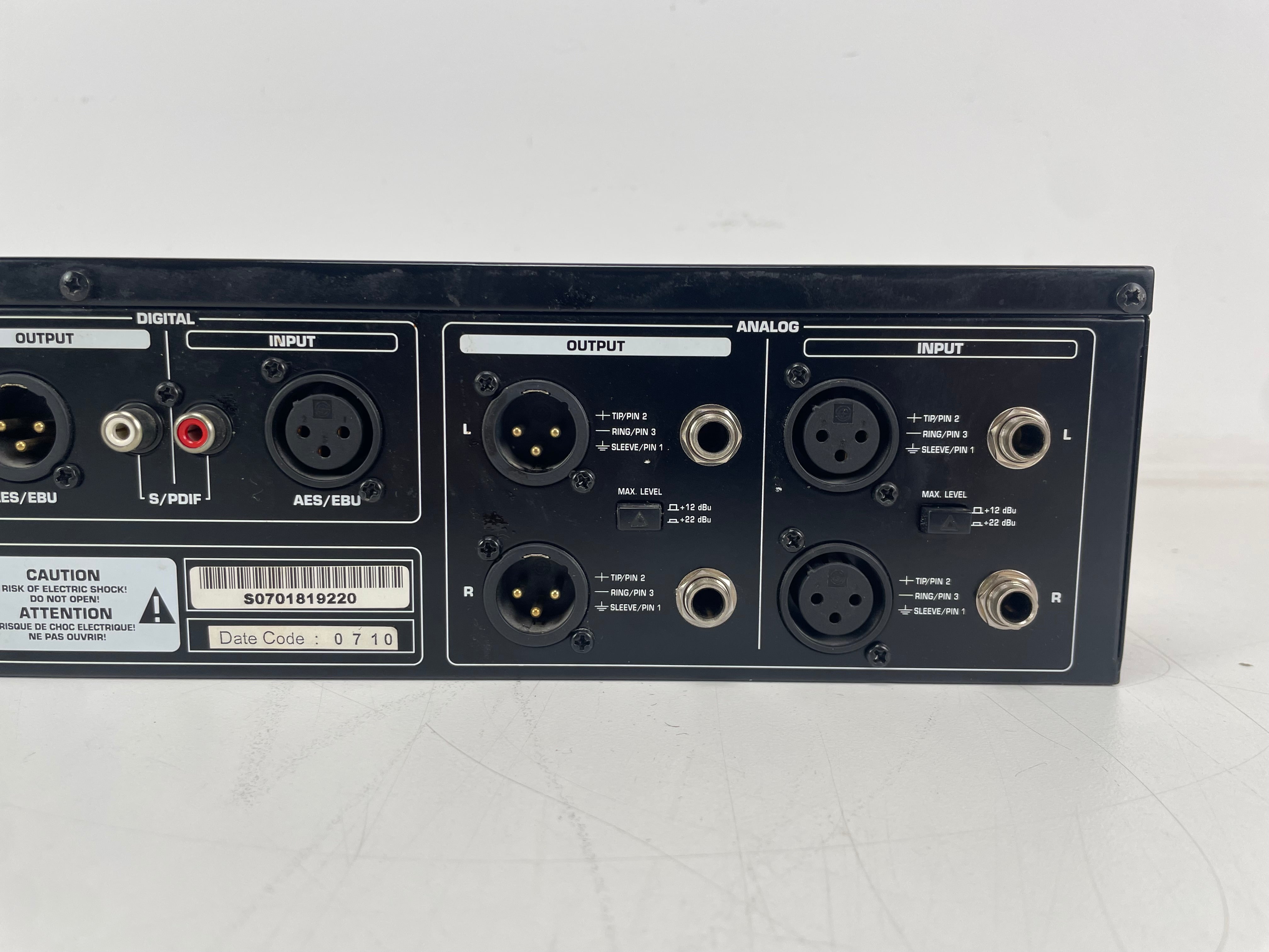 Behringer - Ultragraph Digital DEQ1024 – Digital Equalizer – Light Glitching