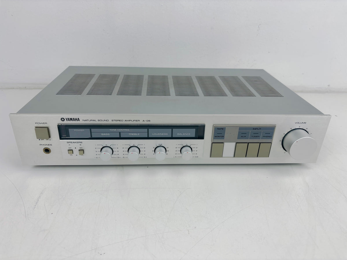 Yamaha A-05 - Vintage Integrated Stereo Amplifier- 2x30W