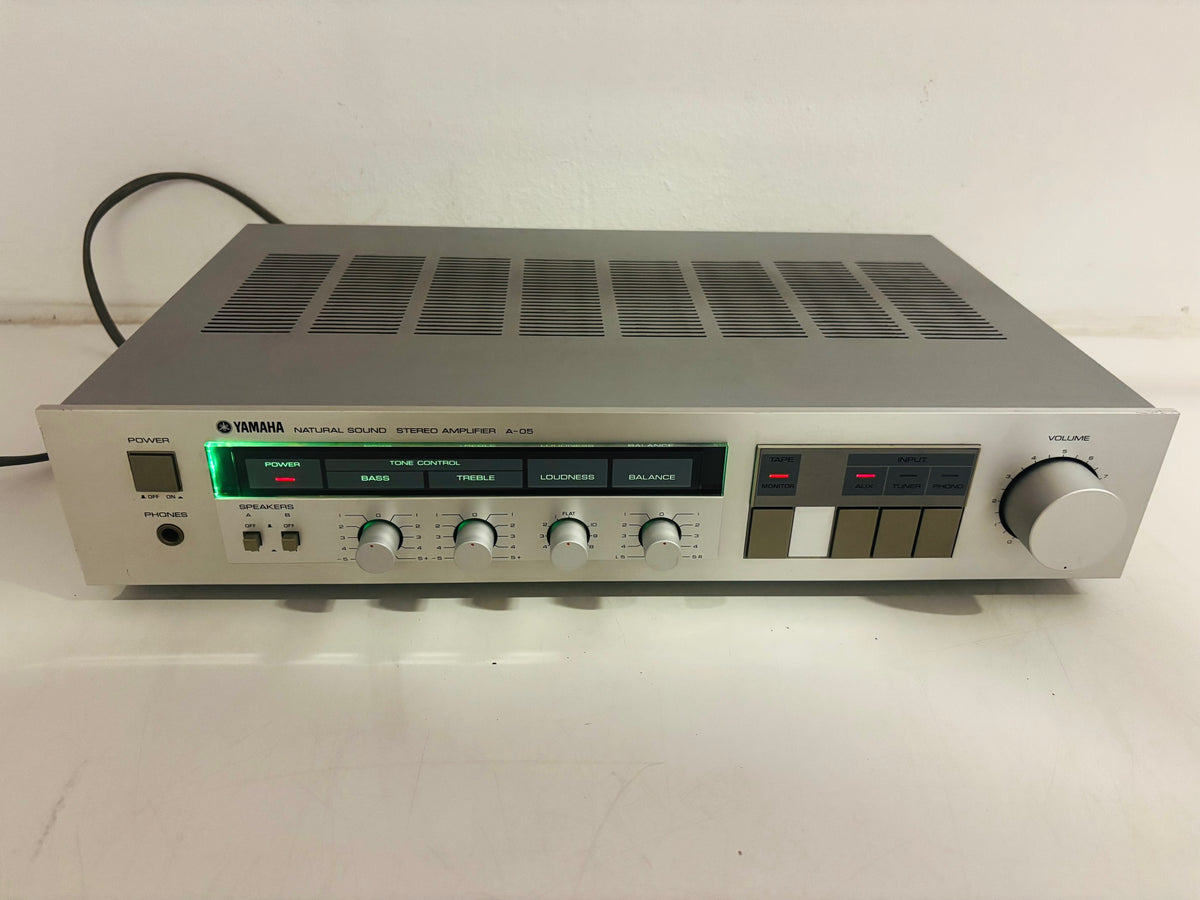 Yamaha A-05 - Vintage Integrated Stereo Amplifier- 2x30W
