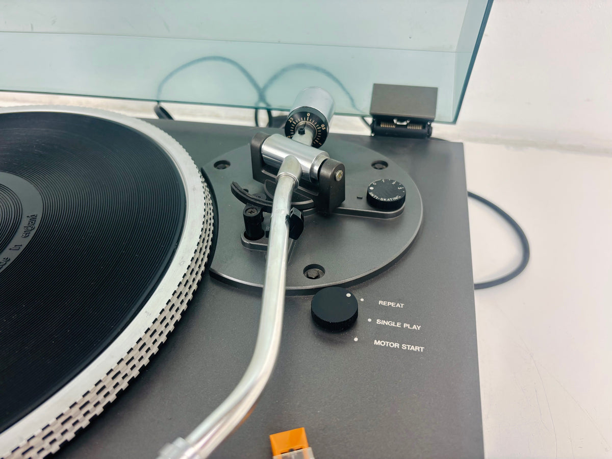 ITT - HiFi 8012 - Direct Drive Automatic Turntable - 33/45 RPM - Pitch Control - Anti-Skating