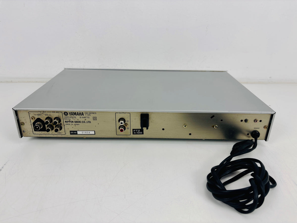Yamaha T-05 - Vintage AM/FM Stereo Tuner - FM/MW/LW Radio Receiver