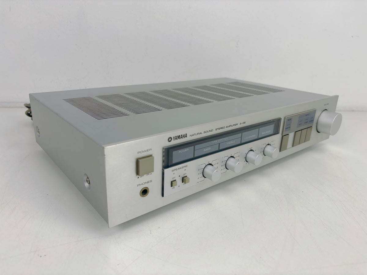 Yamaha A-05 - Vintage Integrated Stereo Amplifier- 2x30W