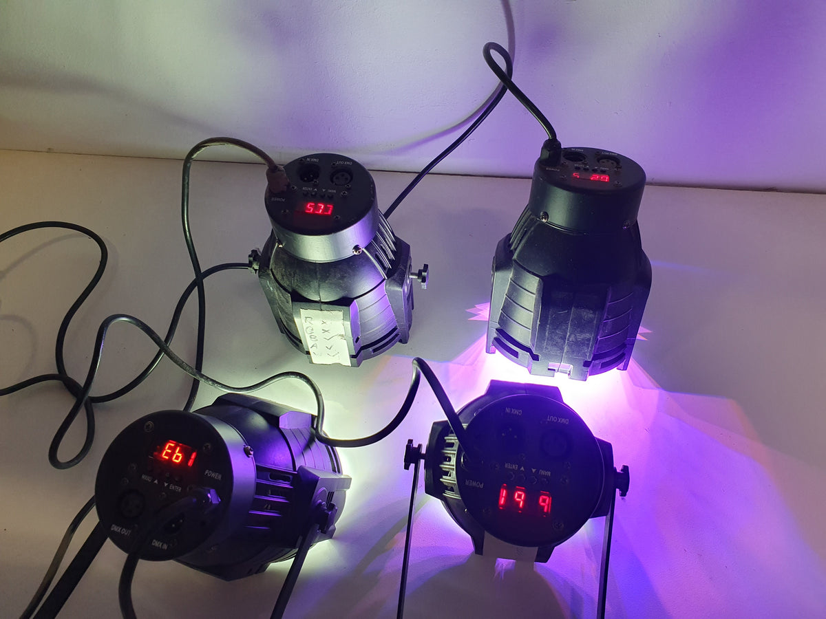 Onbekend kavel met 4 led podiumlampen