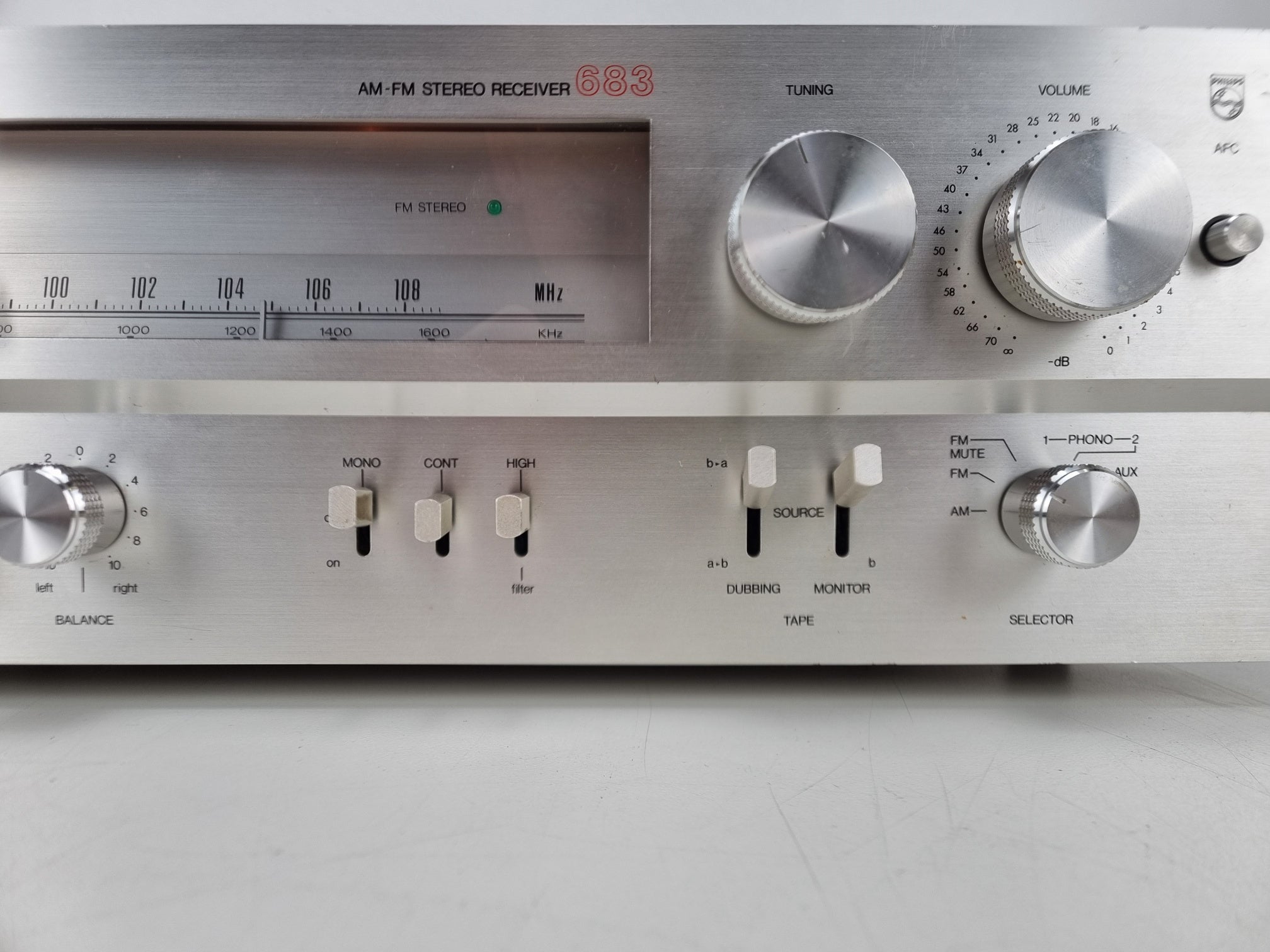 Philips AH-683- AM-FM STEREO RECEIVER- PotsCleaned - Replaced one switch - New lights