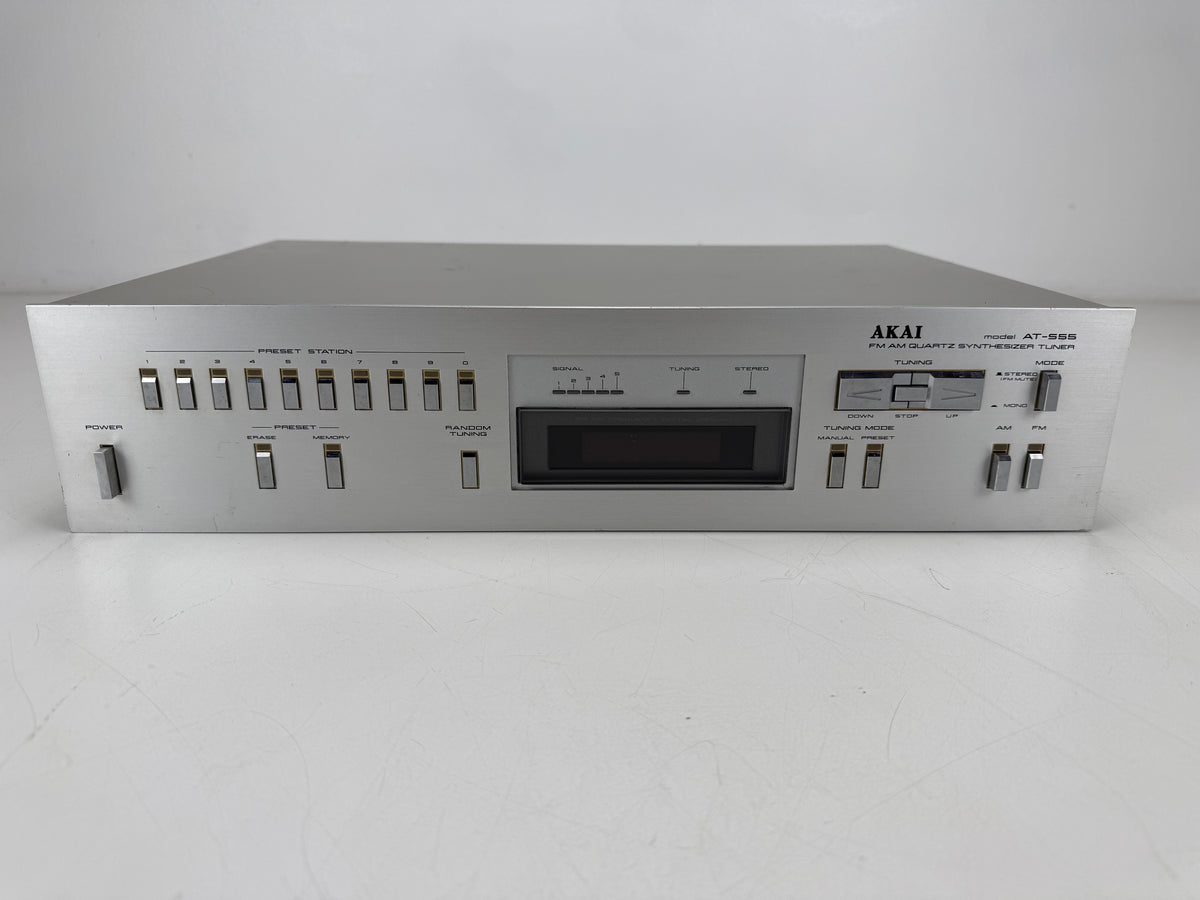 Akai Model AT - S55 FM / AM Quartz Synthesizer Tuner