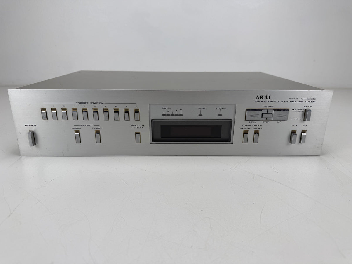 Akai Model AT - S55 FM / AM Quartz Synthesizer Tuner