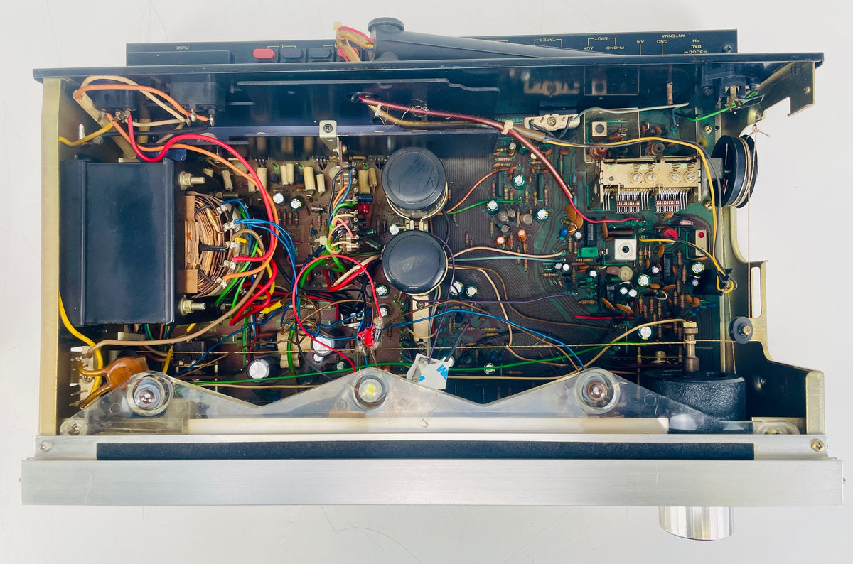 Pioneer Model SX-550 stereo-ontvanger - Onderhoud uitgevoerd/condensatoren vervangen/zijpanelen vernieuwd