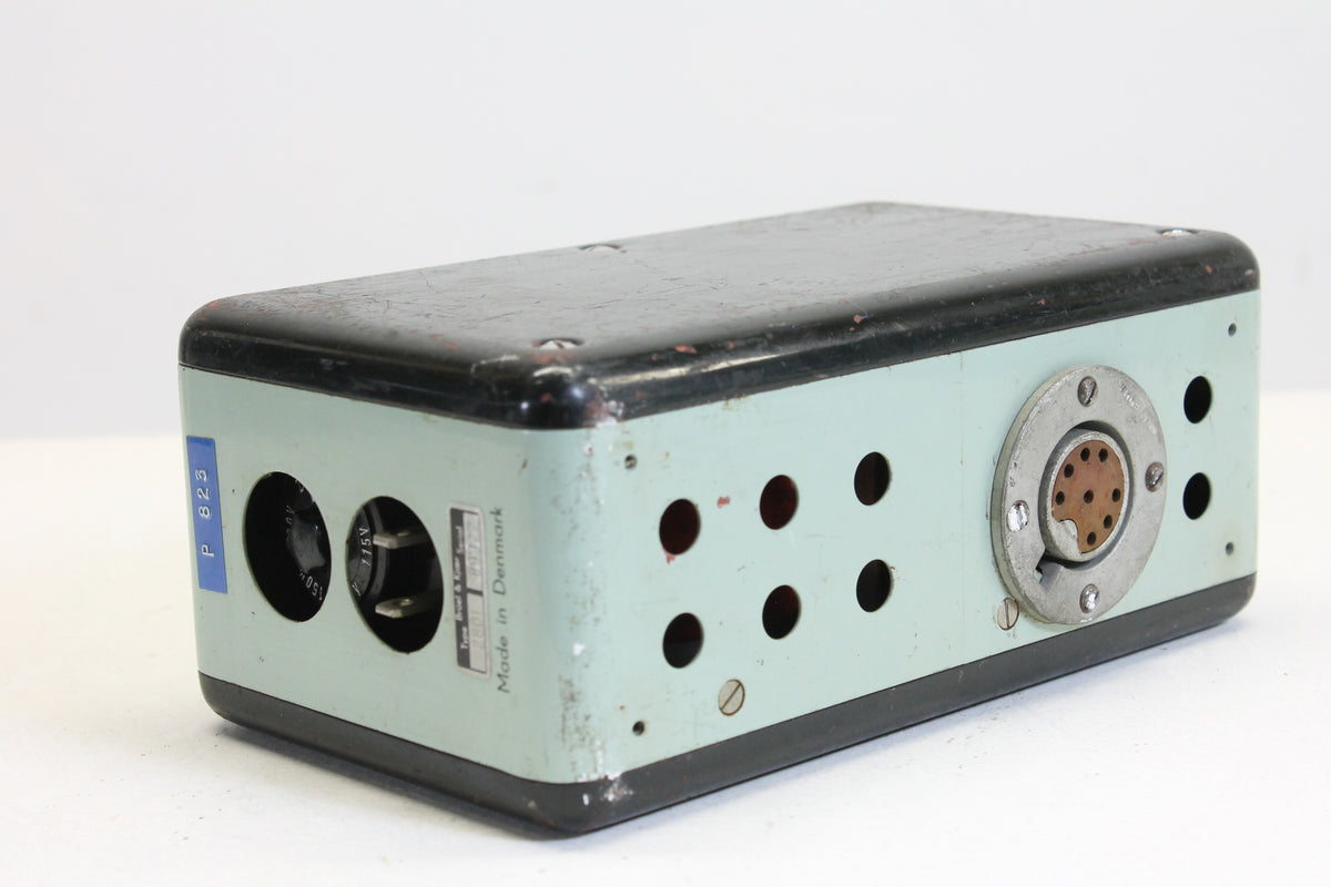 Brüel & Kjaer microphone power supply type 2801