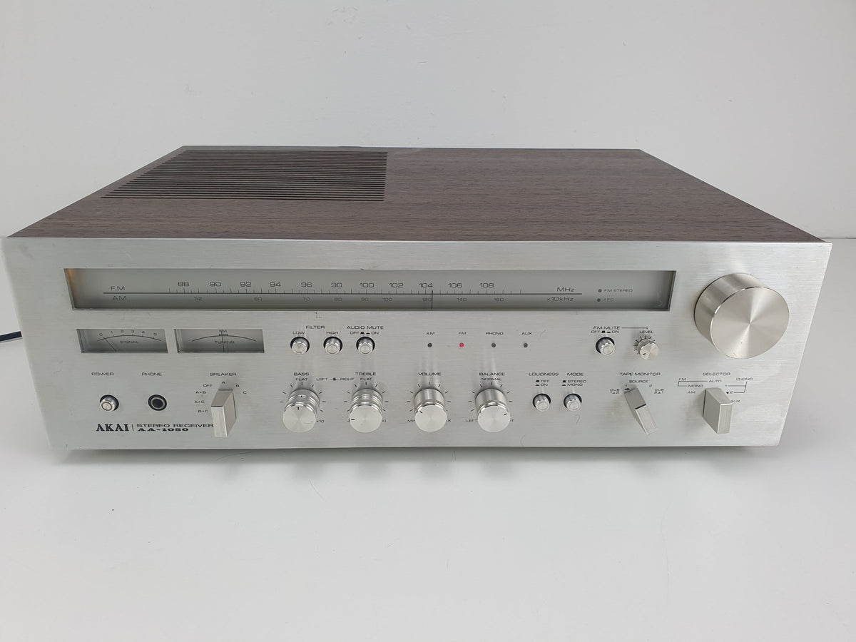 Akai AA-1050 Stereo receiver - 35w 4-16Ohm - Fully working