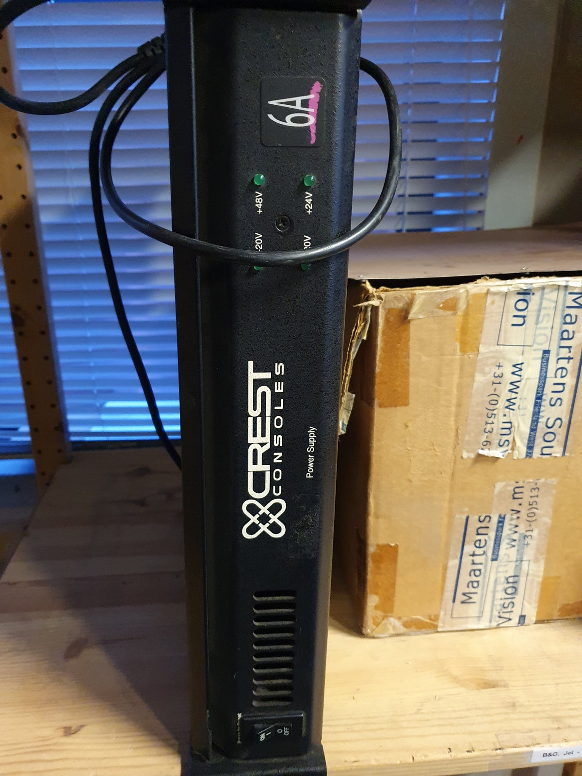 Crest Audio live/studio mengpaneel - 32-8-2 - Inclusief voeding en flightcase - Wordt verkocht zoals het is