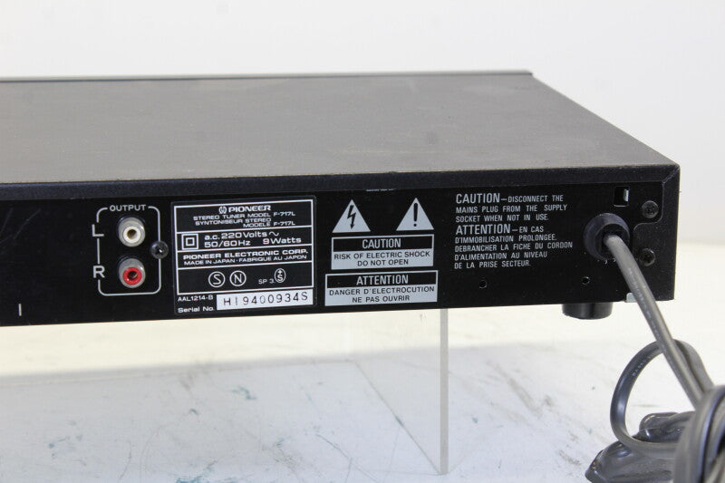 Pioneer F-717L-  FM/AM D- igital Synthesizer Tuner