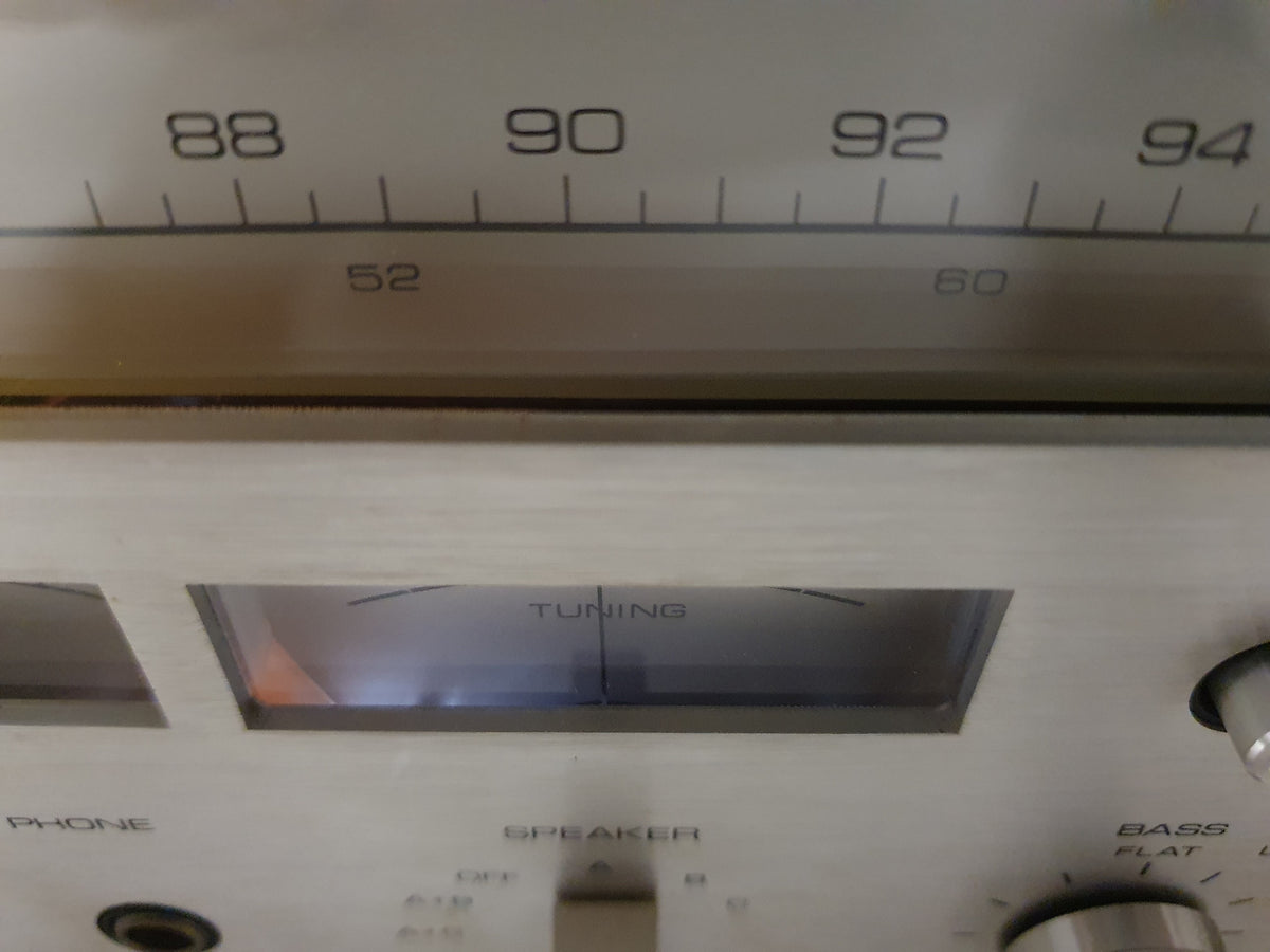 Akai AA-1050 Stereo receiver - 35w 4-16Ohm - Fully working