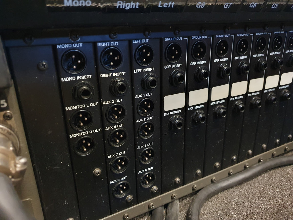 Crest Audio live/studio mengpaneel - 32-8-2 - Inclusief voeding en flightcase - Wordt verkocht zoals het is